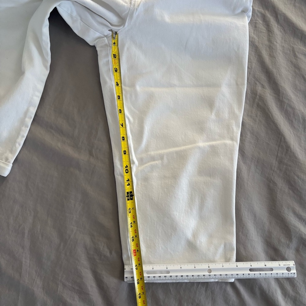 Gloria Vanderbilt Women's White Amanda Classic Rise Capri Jean 12 Cuffed - Picture 8 of 8